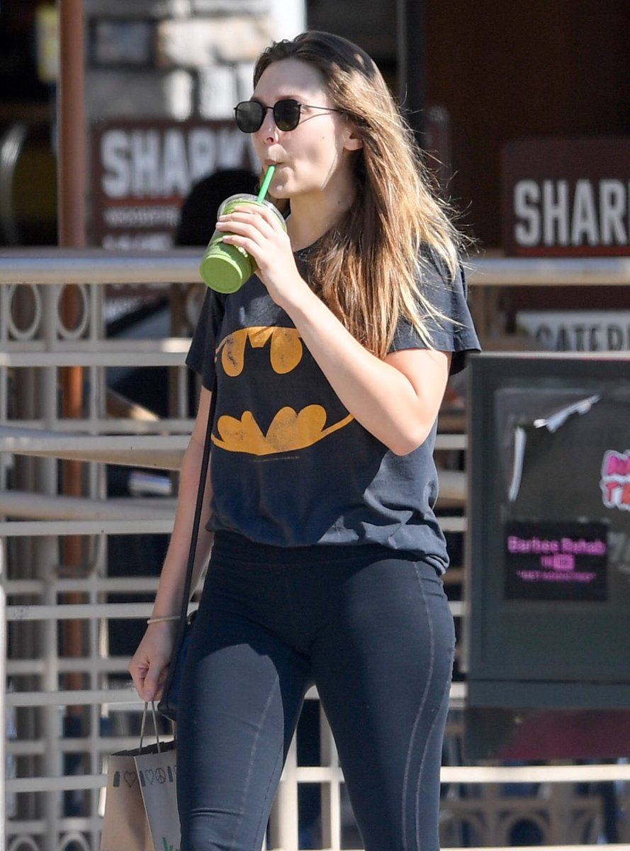 elizabeth olsen t shirt