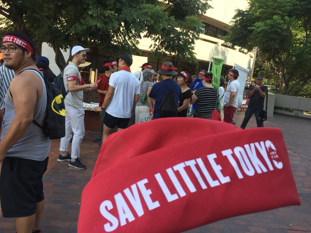 ninjacrayon's tweet photo. They're getting ready to march.
#savelittletokyo at #niseiweek2018 with Scott Oshima https://t.co/cYhDfDmNqf