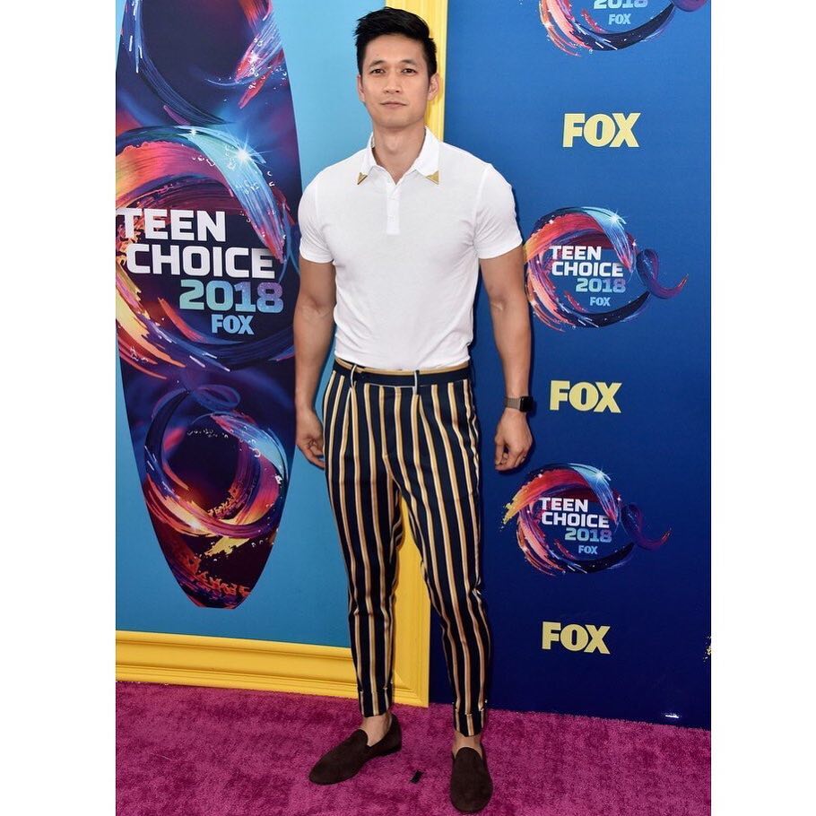 "Brought that stripe game to the <a href="/teenchoicefox/">Teen Choice Awards</a> awards carpet. Tune in on <a href="/foxtv/">FOX</a> 8pm/7C! Styled by: <a href="/lauraschuffman/">Laura Schuffman</a>" #ShadowhuntersTakeTCA 
(via <a href="/HarryShumJr/">Harry Shum Jr</a>)