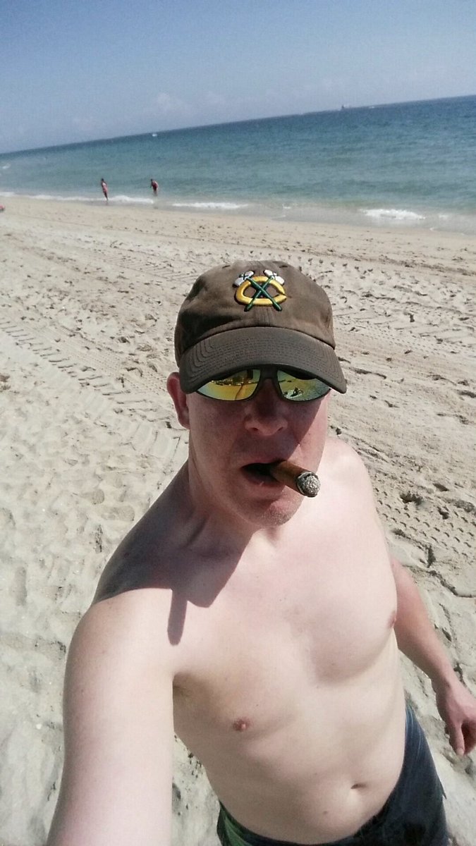 wickschirodek's tweet photo. Jiggly Wicks D3O star @BHawksChiCubs enjoying his preseason vaca on the beach https://t.co/fzw2Ry2t1q