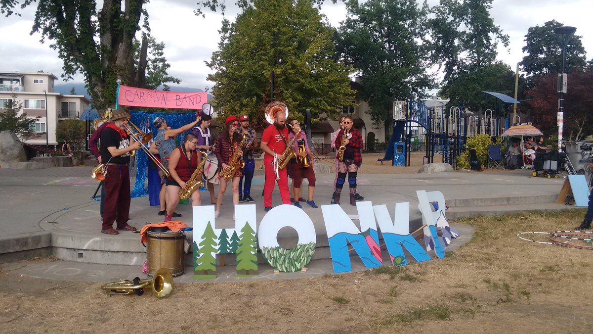 Snoozriel's tweet photo. I had an absolutely amazing weekend running @honkBC Feeling very lucky I got to meet so many radical people like the Rise Up! Action Band #RUAB #ActionCrab https://t.co/Buq6fWz2lQ