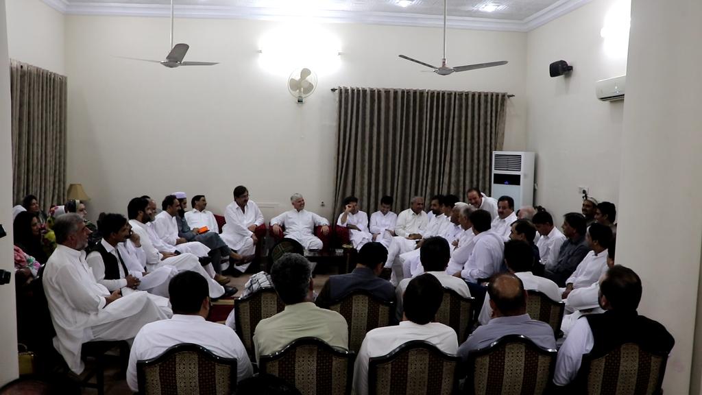 TeamMehmoodKhan's tweet photo. *خیبرپختونخوا کے نامز د وزیراعلیٰ محمود خان کی زیر صدارت صوبے کے نو منتخب اراکین کا تعارفی اجلاس 
*نو منتخب ممبران کا تعارفی سیشن 
*محمود خان کو وزیراعلیٰ کی حیثیت سے نو منتخب ممبران کا تعارف کرایا گیا۔
*تمام نو منتخب ممبران کو مبارکباد پیش کرتا ہوں، محمود خان
#NayaPakistan https://t.co/Nbm9AXG4vr
