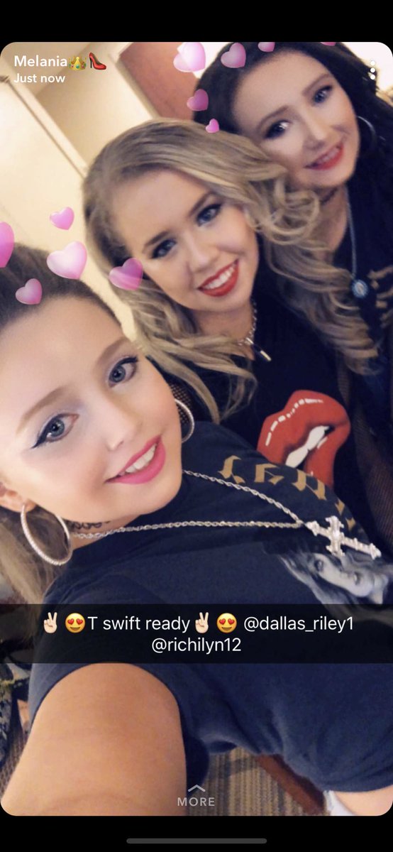 Dallas_737's tweet photo. Taylor Swift 🙌🏻 @melania_mcnally @RichilynC @LaurenC28908949 #repTourAlanta https://t.co/vi9Z2D4jeT