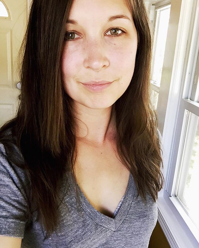 Freshly chopped by me 💇🏻💪 and like last time I cut my own hair (which was about 6 months ago) I’m shocked by how easy it really is to do yourself!
•
#diyhaircut #longlayers #hair #longhair #selfie #happyhair #happygirl #swishyhair