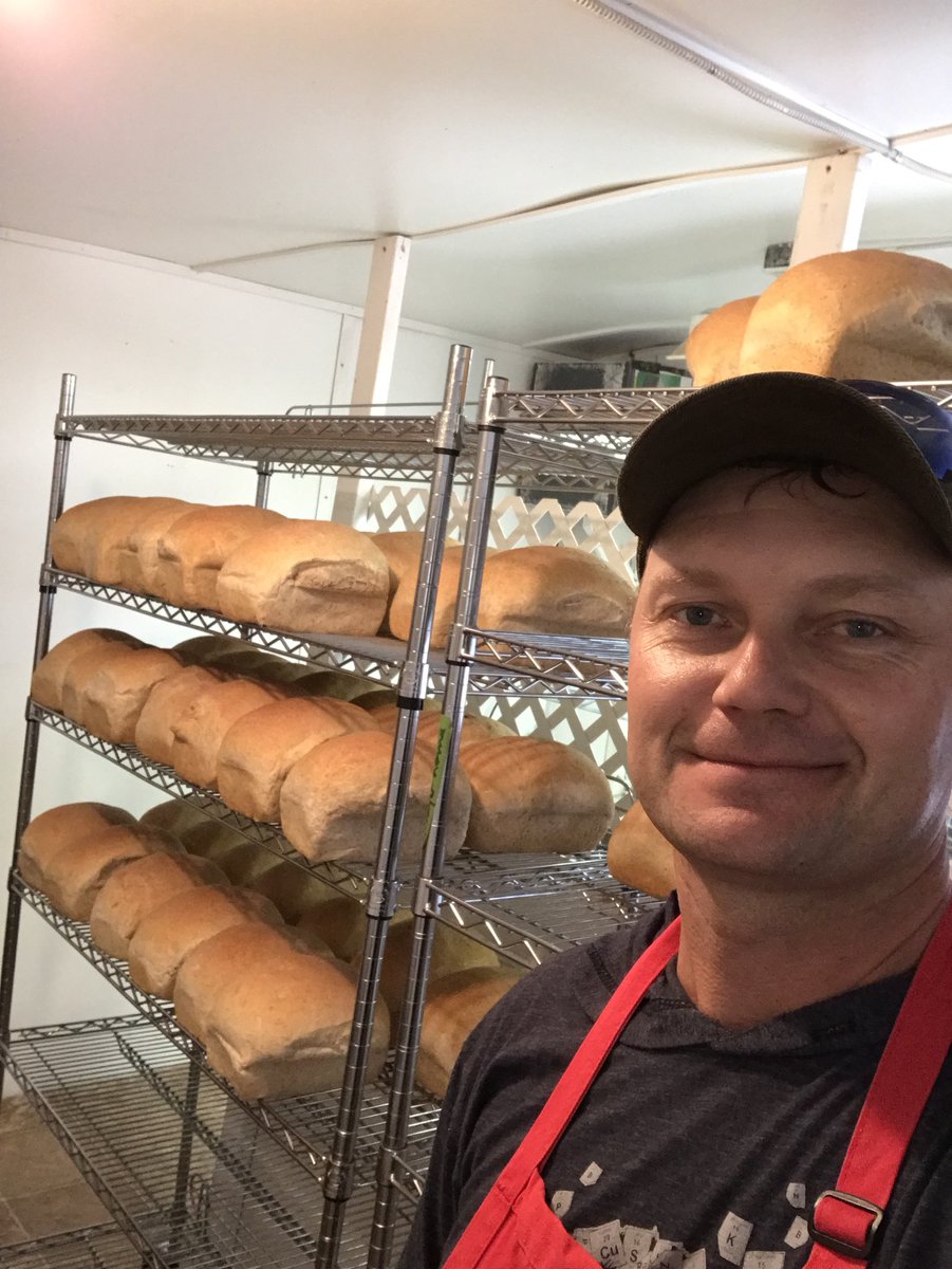 For anyone who’s familiar with this time-honoured tradition, enjoy some fresh Doukhobor bread at the #SaskatoonEx 
#laboroflove 😅😅