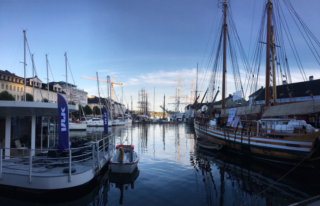 Nå starter @ArendalsUka Med gode samarbeidspartnere vil <a href="/RaftoFoundation/">Rafto Foundation</a> fokusere på MR under press, hatet etter Utøya og #fakenews. Vi vil med <a href="/etiskhandel/">Etisk handel Norge</a> og @Advokatforening lansere rapport om moderne slaveri. Og vi vil starte turne om MR i maritim sektor <a href="/MaritimeBergen/">Maritime Bergen</a> m.fl