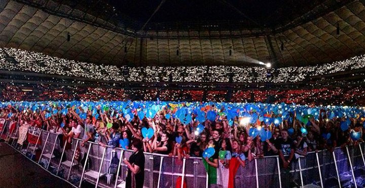 bloshawnod's tweet photo. POLSKA: ROBISZ TO DOBRZE #dividedtourwarsaw https://t.co/wSGiQ7p6Fz