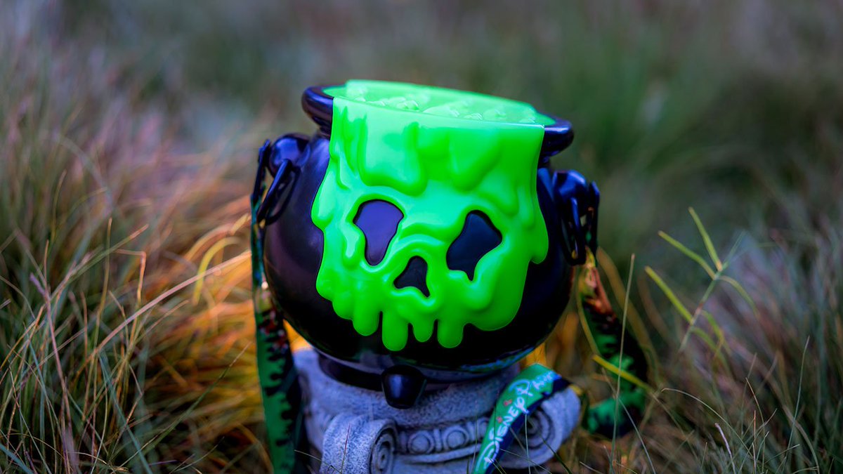 DisneyParks's tweet image. Check out all the new Halloween novelty items you can find this year at @WaltDisneyWorld &amp;amp; @Disneyland Resorts! bit.ly/2MbQ86u