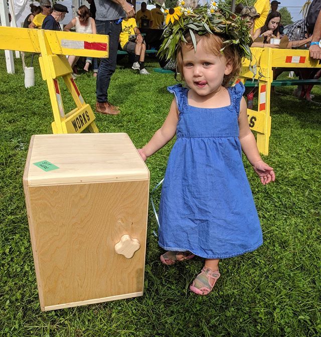 PaulTMaker's tweet photo. #sunflower in her hair, tongue out, banging out her own ryhthm on one of my #cajon
#paulthemaker
#paultmaker
#makersgonnamake
#goderichmakers
#goderich
#huroncounty
#ontarioswestcoast
#makersofinstagram
#woodworkersofinstagram
#artistsofinstagram
#addtot… https://t.co/JQtDOODxtA https://t.co/ksVYvzVofg
