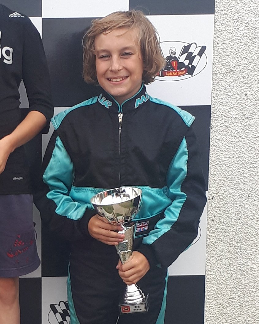 Beau finished 3rd in today's final at Lydd. Lots of overtakes today and great defending to get on the podium.

#beausullivanracing #lyddkartcircuit #karting #racing #f1 #f2 #formula1 #mirraceline #podium
