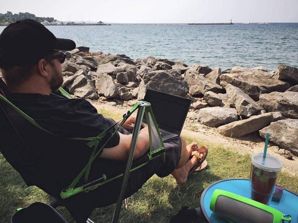 RVtoFreedom's tweet photo. If you're working on a Sunday, you might as well set up your office in a prime location! https://t.co/yjUHWPa06Q https://t.co/gSPx8MdIrz