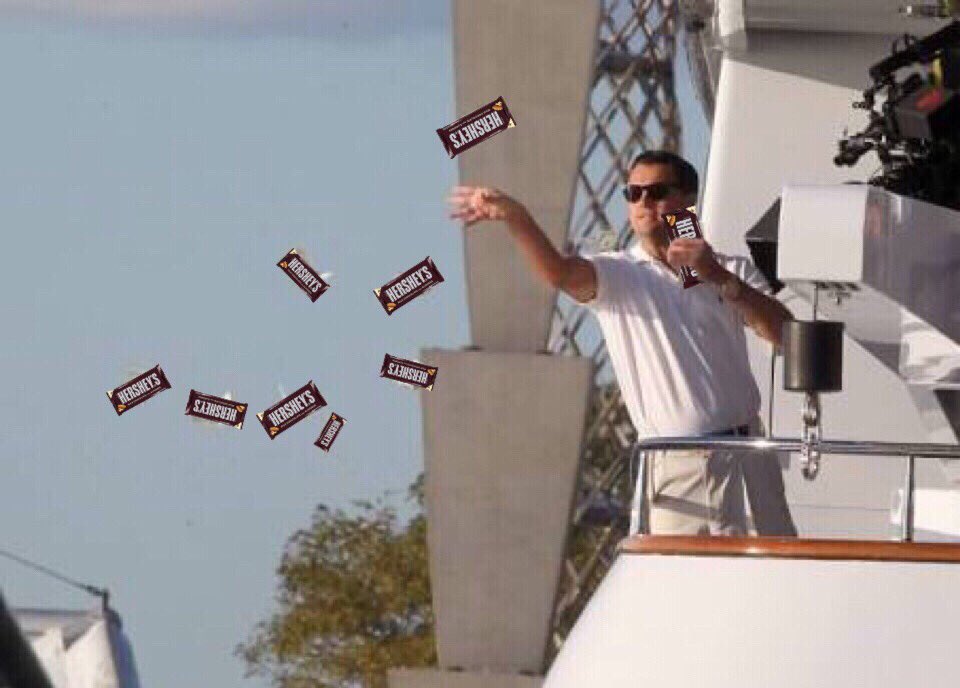 “Influencers” combatiendo la pobreza, la desigualdad, el hambre, el abandono... etc etc con un delicioso #Hersheys #Chocolate #Hacerelbiensabebien