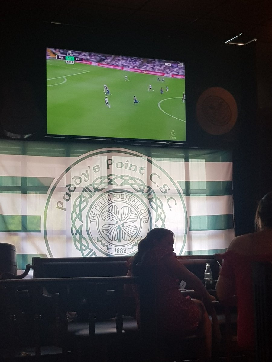 Gemmalouu's tweet photo. Lovely way to spend my afternoon on holiday ❤💙 come on palace #CPFC #FULCRY #redandblue https://t.co/hy8guu6hSi