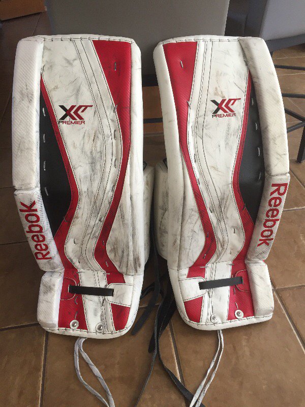 GOALIE PADS - REEBOK PREMIER XLT PRO Intermediate  kijiji.ca/v-hockey/calga…