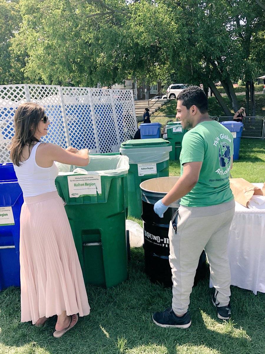 kimcalderbank's tweet photo. A lovely time as always @Rotary_Lakeside @SpencerSmithPk #LakesideALaCarte in support of @Jo_Brant & NextDoorSocialSpace Thank you @BurlingtonGreen for helping us sort our waste and diverting from landfills #SampleSipSavour #BurlON #Community #Connecting #traditions https://t.co/3yCF5OTGAO