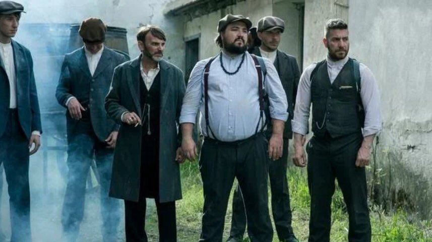 Ibrahimovizismo's tweet photo. Lo que pides en Aliexpress vs lo que te llega a casa.

Versión: Peaky Blinders https://t.co/JussHjyFgC
