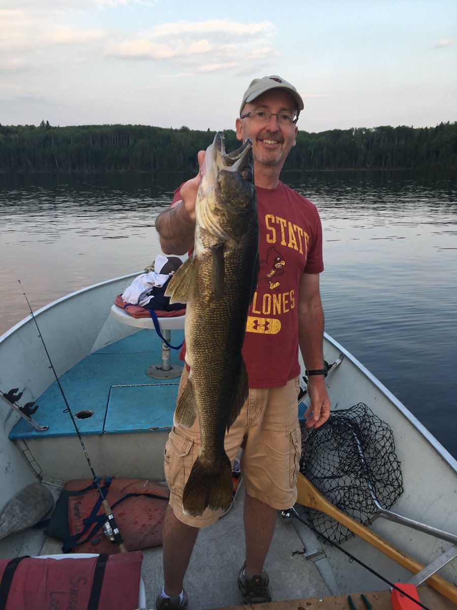 ScottSloan6164's tweet photo. All rested up from a week of fishing, wakeboarding, and gorgeous sunsets. Got to love #sunsetlodge #redlake #ontario Canada. It’s time for #harvest18 #LSWtires and of course all the farm shows. Make sure you stop by the @GoodyearFarm booths and check us out. https://t.co/JbeueVhRTY