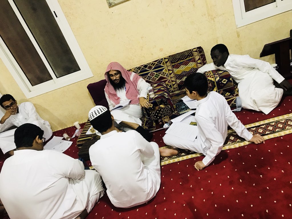 aissha_13's tweet photo. جانب من تسميع  طلاب حلقة زيد بن ثابت الثانوية - لباب الاحاديث والاذكار 

@jedawah 
@markaz_sharq_je 
@abu_anas07 https://t.co/kalslNbT9L