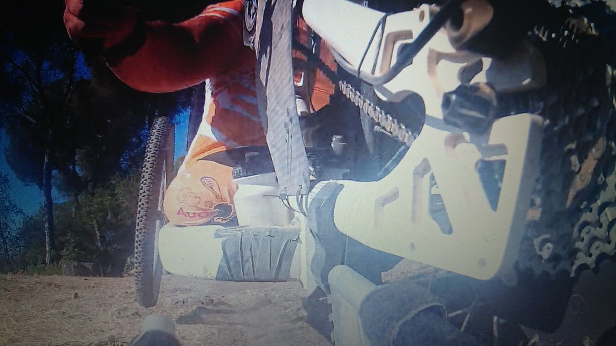 javireja's tweet photo. Salidita hoy para no perder las buenas costumbres, esta vez con la hanbike con asistencia de @sunrisemedical @quickiewheels
Rueda en el aire, bajadas a tope, adrenalina a full
#OneTeamOneWil
#vamosqnosvamos
#estoestateladeguapo
#estasIN
#lacabrasiempretiraparaelmonte. https://t.co/8brKCA3ppA