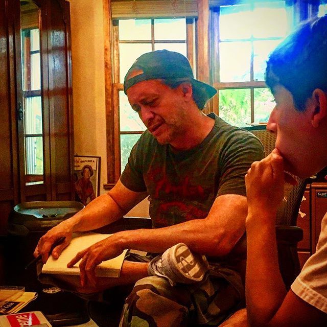 #masterclass with @mrwupass . Passing some knowledge on to the next generation. Thanks homie! •
•
•
•
•
•
#music #musician #musicians #musicproducer #musicvideo #musicman #musicismylife
#mixengineer #production #artist #vocalproducer #recordingge… ift.tt/2Mf1yqf