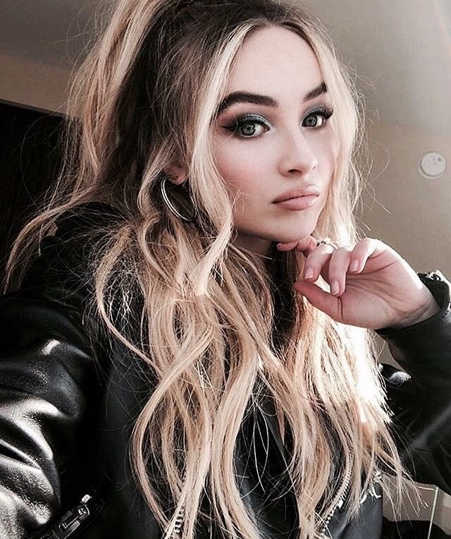 J. Dåñįėłlë Åtłãś. (@magicandbelle) on Twitter photo 