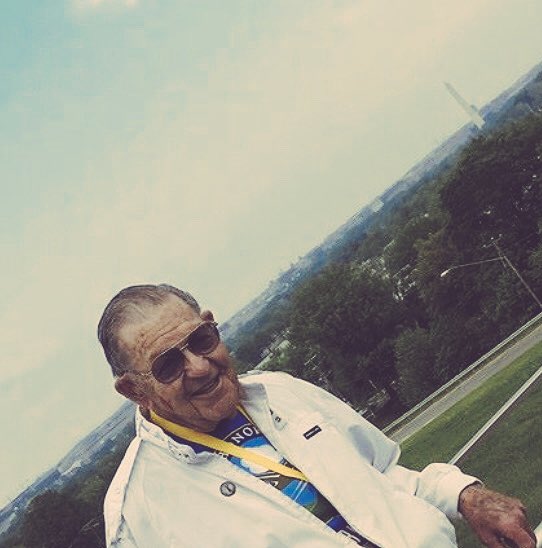 WWII POW Vet Roy Shenkel💜 7/6/1923-8/2/2018.

Picture on the left from being a POW and on the right from our Heartland Honor Flight trip to Washington D.C. 

This B-17 Right Waist Gunner is flying high once again 🇺🇸 

#WWII #Veteran #HeartlandHonorFlight