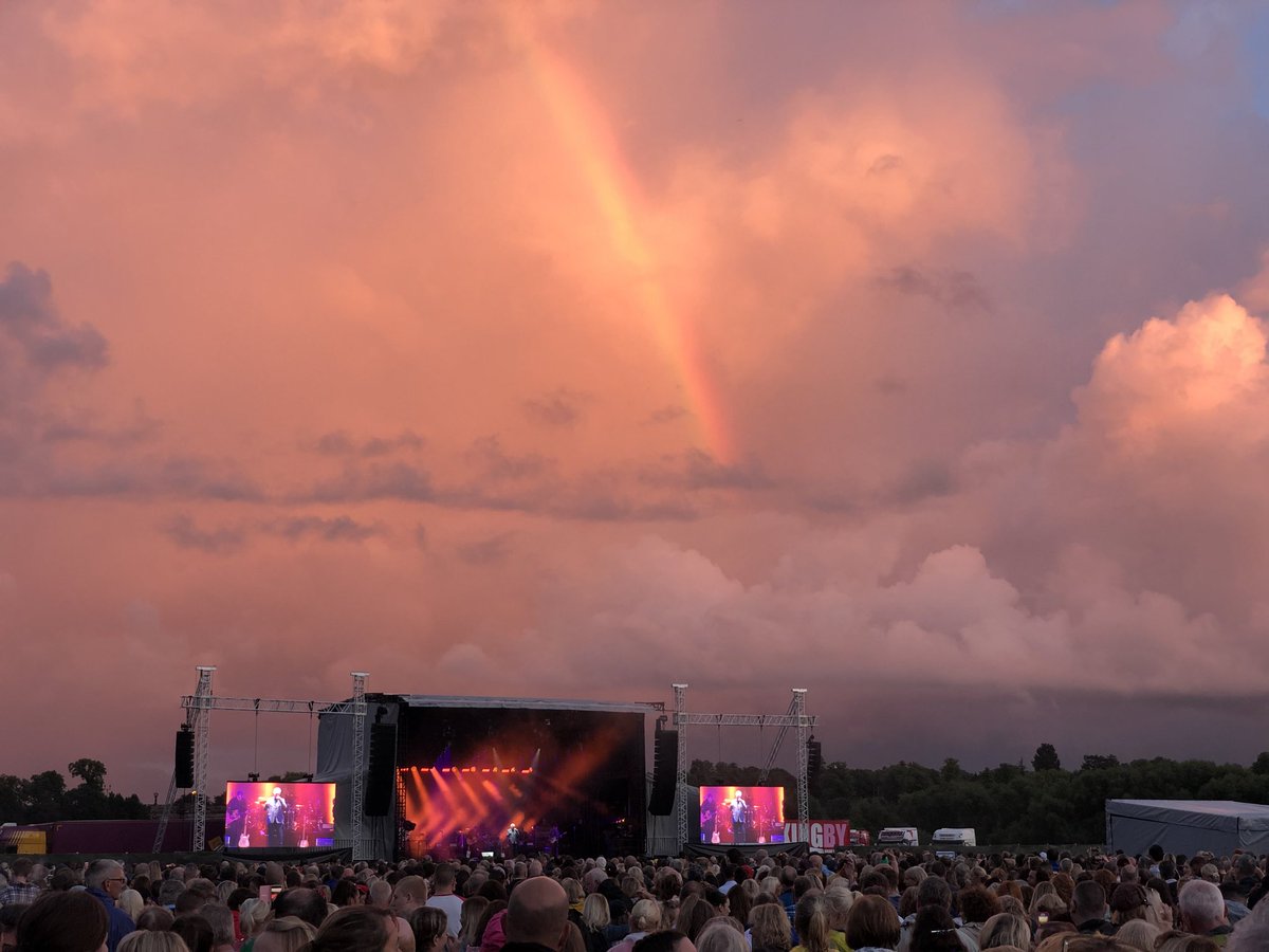 The heavens were smiling on Tom Jones in Chester tonight! <a href="/ShitChester/">13 years of Shitchester</a>