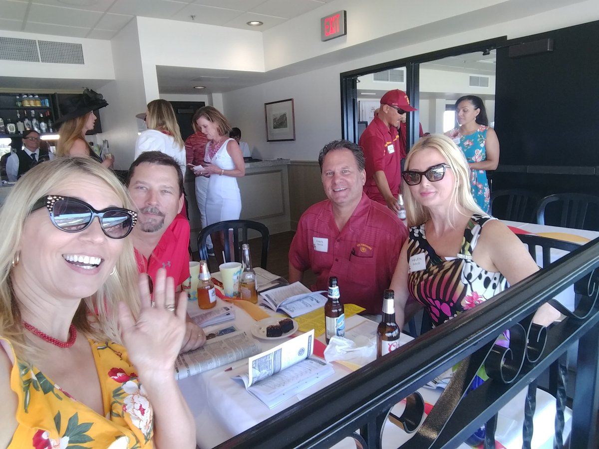 boredmoms's tweet photo. Hi Del Mar! #delmarscene #uscday https://t.co/K0h2WeTWgm