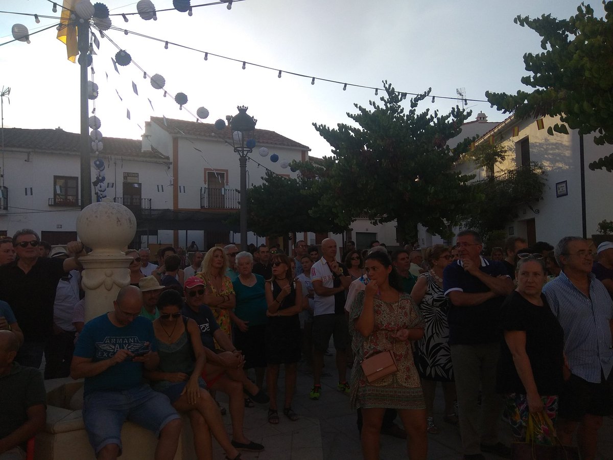 Cortelazor_'s tweet photo. #CortelazorlaReal #Cortelazor #fotos I de la entrega de premios 🏆 en la Plaza de Andalucía tras la deliberación del jurado https://t.co/LqYailiJS6