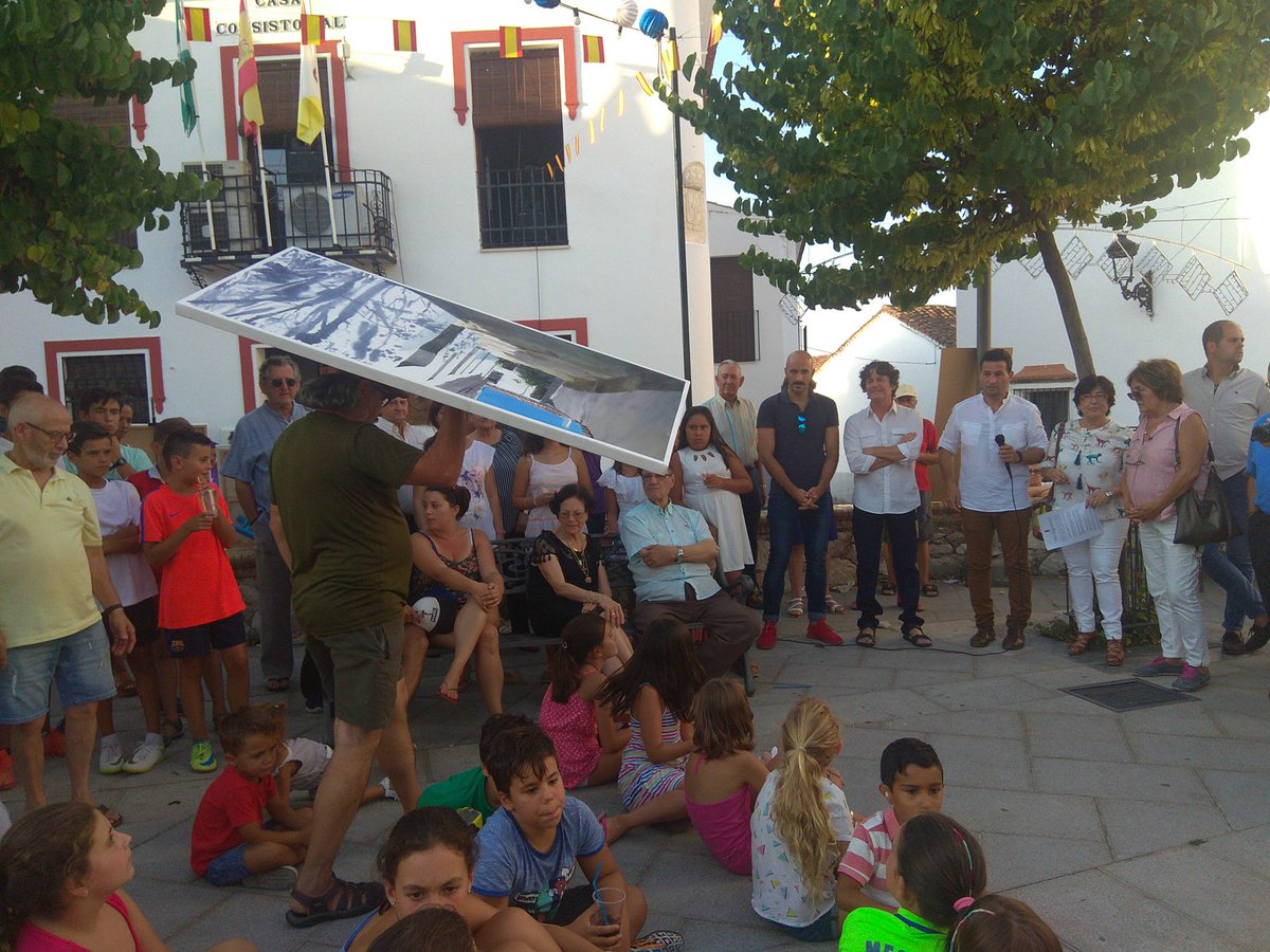 Cortelazor_'s tweet photo. #CortelazorlaReal #Cortelazor #fotos II de la entrega de premios 🏆 en la Plaza de Andalucía tras la deliberación del jurado https://t.co/DHFX4nAiUa