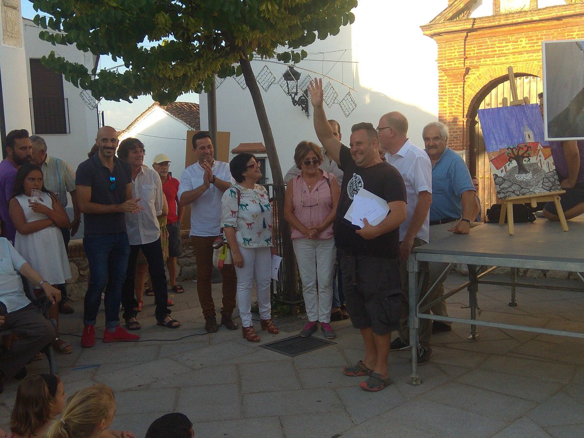 Cortelazor_'s tweet photo. #CortelazorlaReal #Cortelazor #fotos III de la entrega de premios 🏆 en la Plaza de Andalucía tras la deliberación del jurado https://t.co/bvqJWqydMw