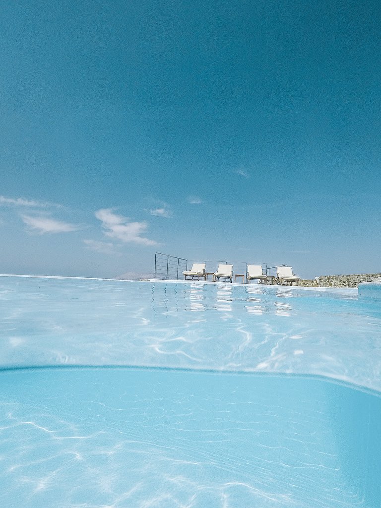 A wonderful Sunday morning at "On The Rocks" in Ios, Cyclades