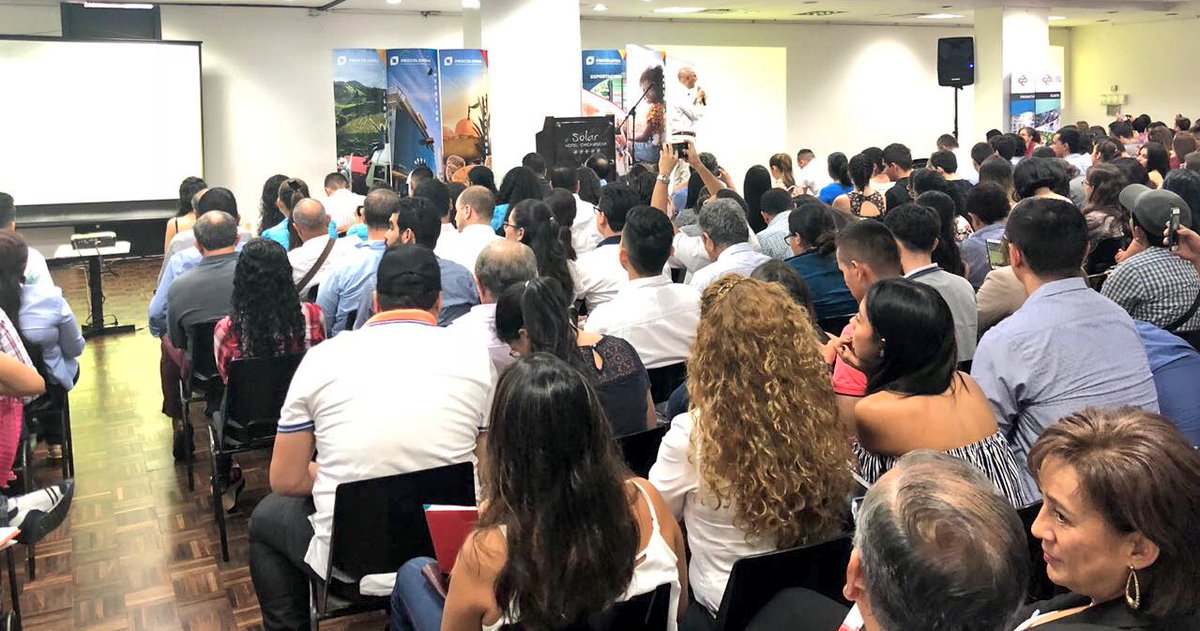 JulianaVillegas's tweet photo. Gracias a #Bucaramanga y a los empresarios del norte de @Colombia por acorger a @PROCOLOMBIACO durante #FuturExpo . Casi 600 asistentes tuvieron la oportunidad de compartir sus dudas de #internacionalización y asesorarse oyendo los casos inspiradores de los #ExportStars https://t.co/OE9cas5Ecf