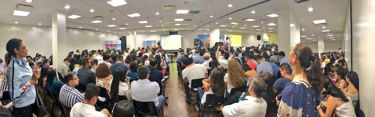JulianaVillegas's tweet photo. Gracias a #Bucaramanga y a los empresarios del norte de @Colombia por acorger a @PROCOLOMBIACO durante #FuturExpo . Casi 600 asistentes tuvieron la oportunidad de compartir sus dudas de #internacionalización y asesorarse oyendo los casos inspiradores de los #ExportStars https://t.co/OE9cas5Ecf