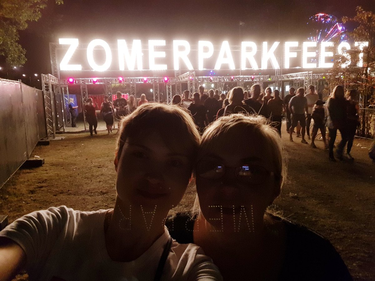 SabrinaJedward's tweet photo. #zomerparkfeest ❤🎸🎤 https://t.co/gro57ju9HS