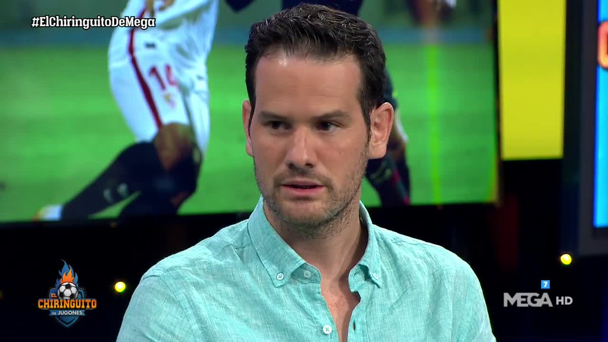 elchiringuitotv's tweet photo. ¡ATENTO! @quimdomenech: "Luis Suárez NO PUEDE SALIR con ese CULO a JUGAR... Es PREOCUPANTE". #ChiringuitoSupercopa https://t.co/TvV6q2YNJj