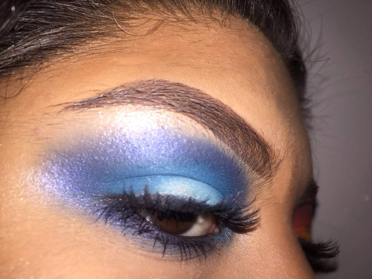 yyessica__'s tweet photo. Fire and ice 🔥❄️
Products used: *Face: @milanicosmetics @elfcosmetics @lagirlcosmetics @physiciansformula #physiciansformulabutterbronzer @airspunofficial
*Eyes: @nyxcosmetics @bhcosmetics @tartecosmetics @kissproducts
#mua #makeupartist #makeup #latinamua https://t.co/CWqKctFYcX