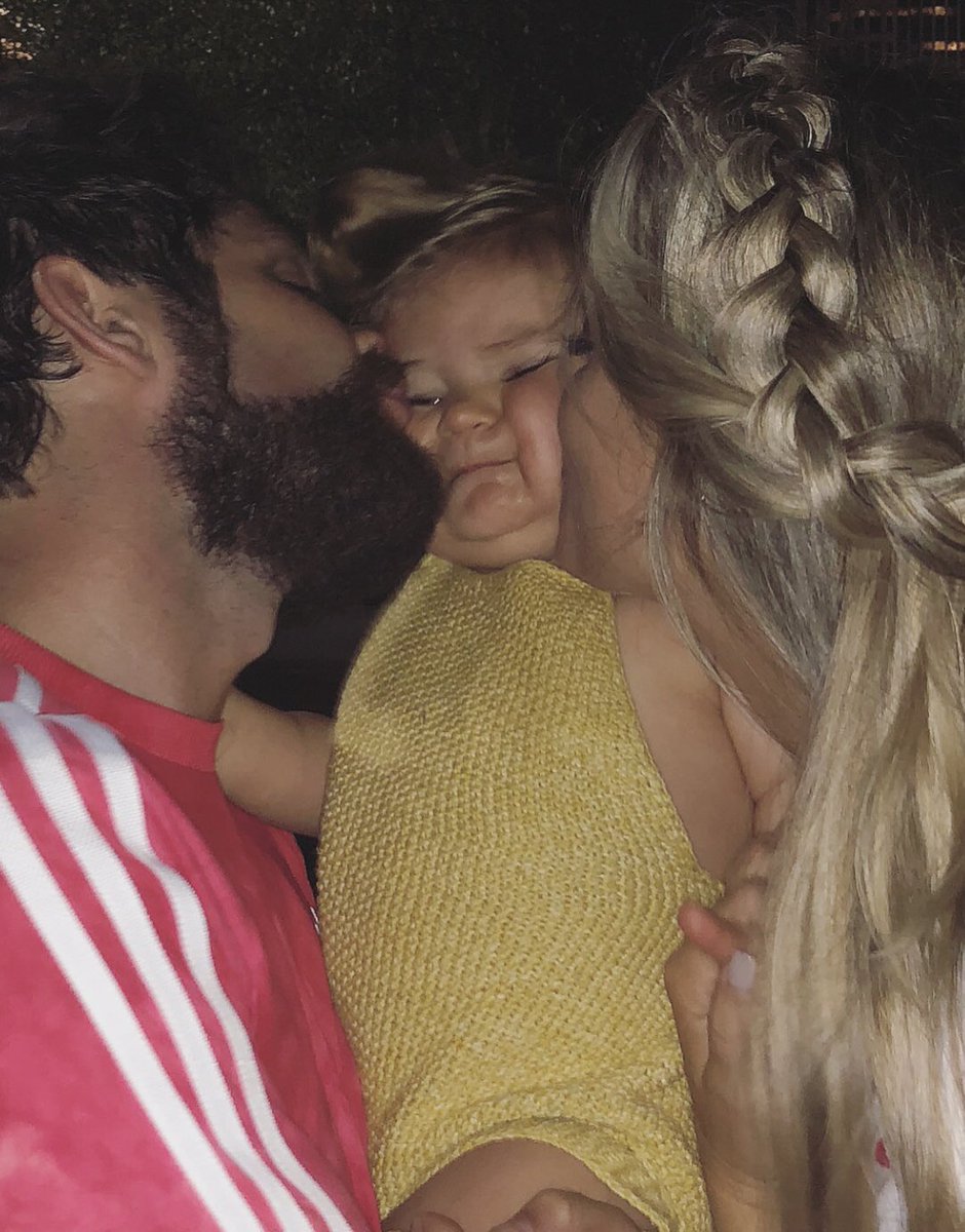 Lauren Akins tweet media