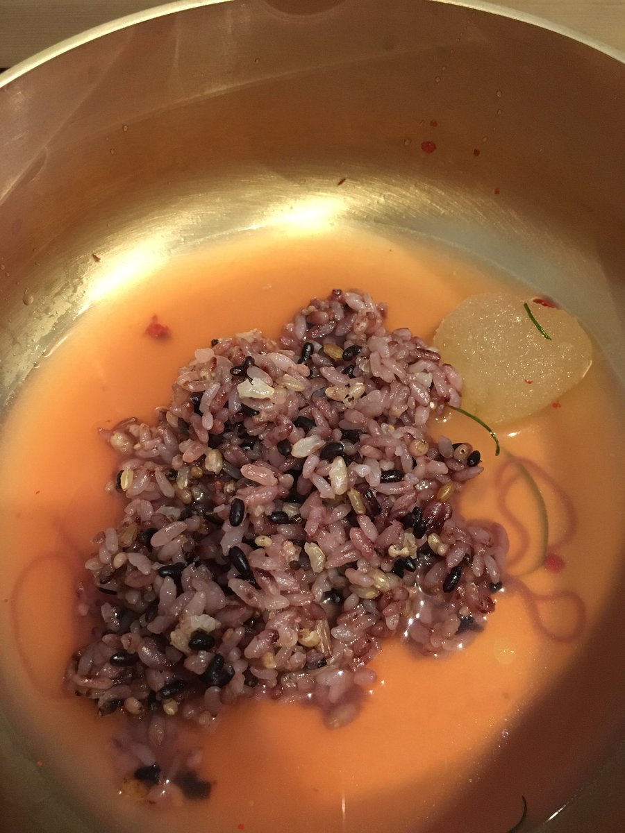 fw_saku's tweet image. 今日は韓国料理のランチ。10種類のおかず、珍しいビーツの冷麺をアボガドオイルと絡めて食すという初めての体験にワクワク。シメに10穀米の冷やし茶漬け。ここはいいぞ。#広尾 #hasuo