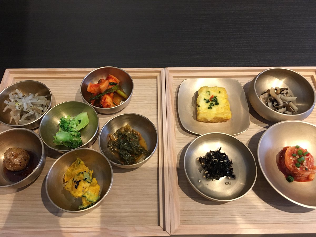 fw_saku's tweet image. 今日は韓国料理のランチ。10種類のおかず、珍しいビーツの冷麺をアボガドオイルと絡めて食すという初めての体験にワクワク。シメに10穀米の冷やし茶漬け。ここはいいぞ。#広尾 #hasuo