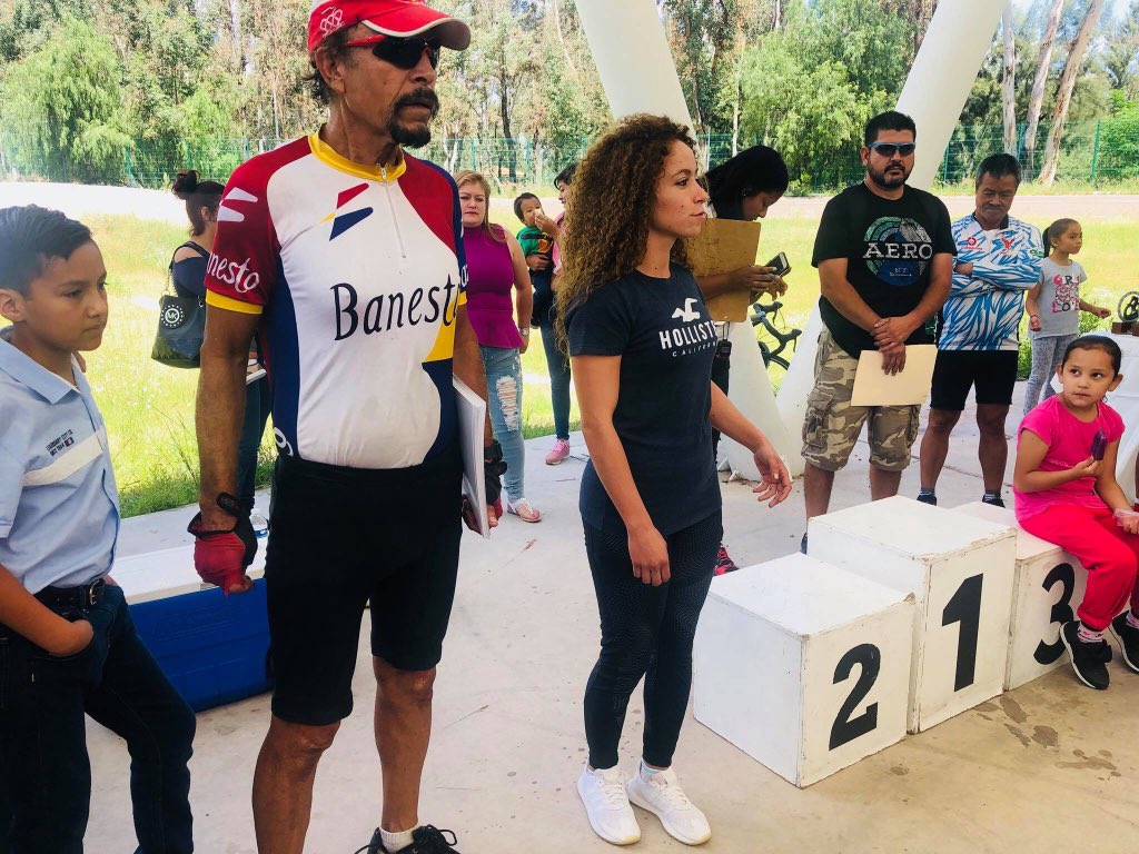 YolandaInmude's tweet photo. Continuamos con la liga infantil de ciclismo #INMUDE, en la ciclopista del parque Guadiana donde cada domingo se viven grandes emociones. Los esperamos en punto de las 11am todos los domingos 🚴🏻‍♂️🚴🏼‍♀️🚵🏿‍♂️🚵🏻‍♀️🏆

#Durango2018
#DeporteDGO https://t.co/alDIZZ41T4
