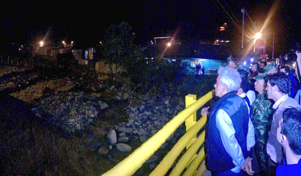 JoMalagon's tweet image. Junto al Ministro @ricardolozanop acompañamos a las autoridades de Mocoa a brindar apoyo a las familias damnificadas #todosconMocoa