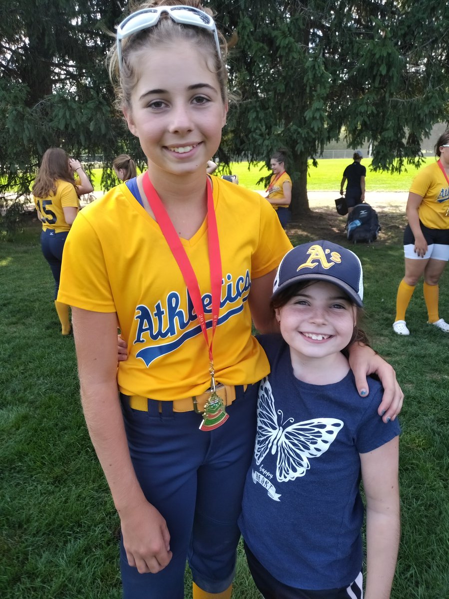 jeffbycraft's tweet photo. Ontario B division gold metal champions. Lucan Ilderton u14 novice girls. #pwsa https://t.co/IrvJqpmycY