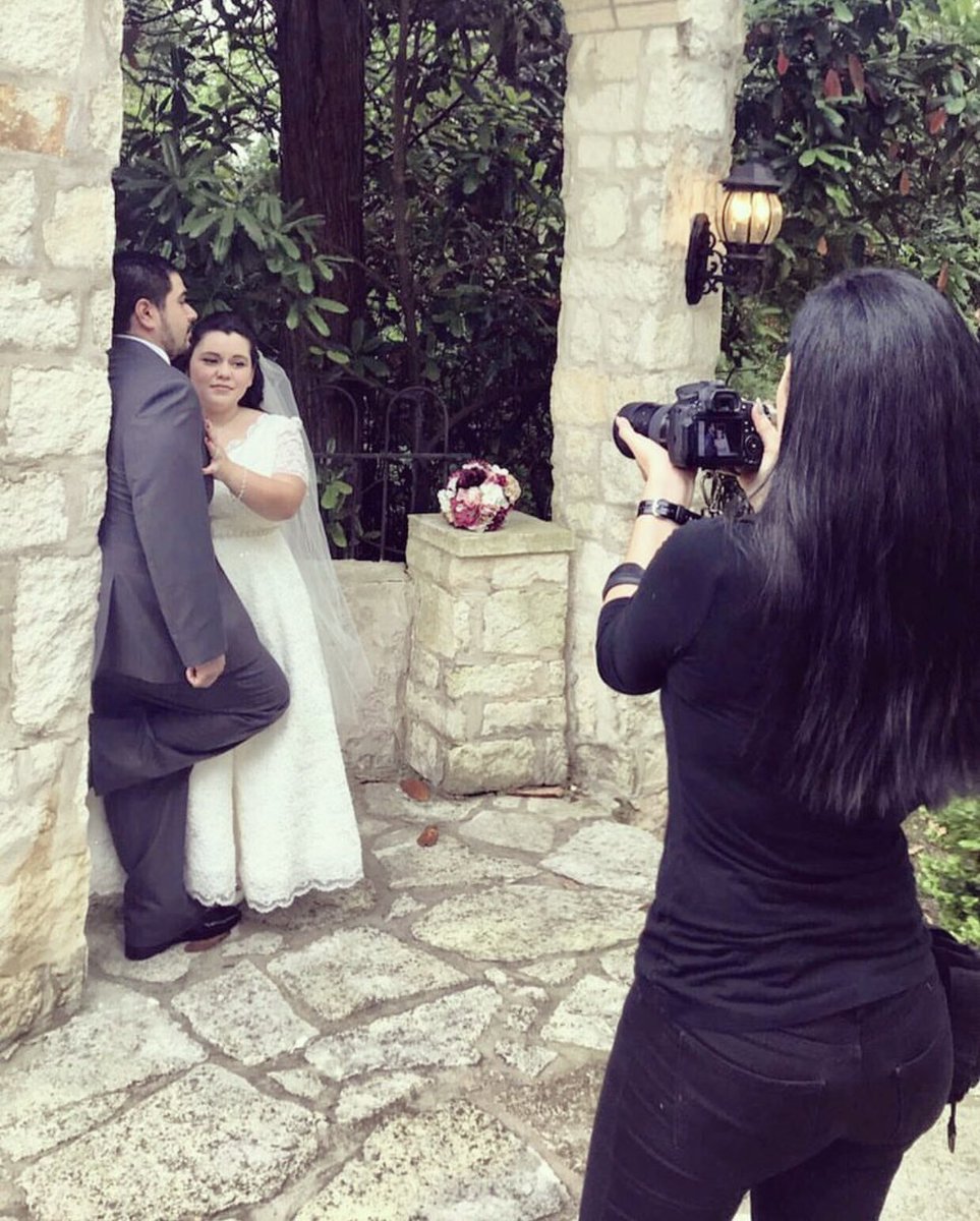 victoriakphotos's tweet photo. #weddingphotographer #sanantonioweddingphotographer #austinweddingphotography #husbandandwifeteam #brideandgroom #romanticsession https://t.co/VSjQscSvCV