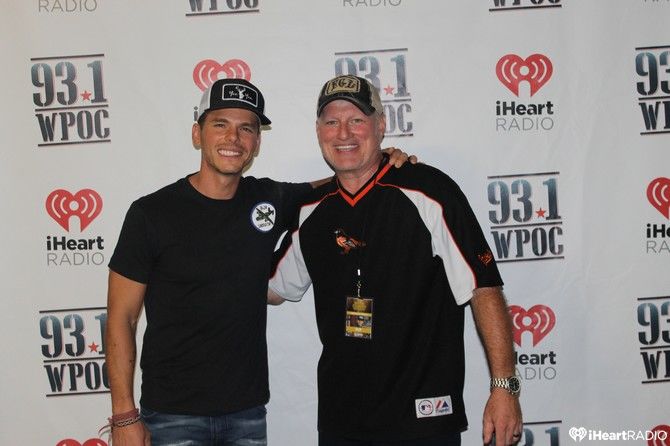 Michaeljonair's tweet photo. One Mo' time. GIANT SHOUT OUT @GrangerSmith U OWNED @POWERPLANTLIVE 's capacity crowd last night with a high energy show. treating fans to his last two albums #WhenTheGoodGuysWin & #Remington He covered Garth & Alan Jackson & Alabama! Thanks to #EarlDibblesJr Beer was Flowing!! https://t.co/yr9kX5XiJr