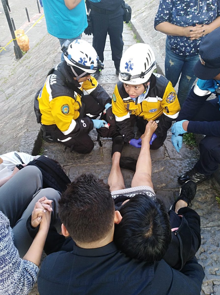 chrisrivera1975's tweet photo. En @somos_aph_uce de la @lacentralec realizamos un trabajo coordinado con equipos de prevención y respuesta del #municipio en la #FiestaLuzQuito https://t.co/2Youn1Jmwu