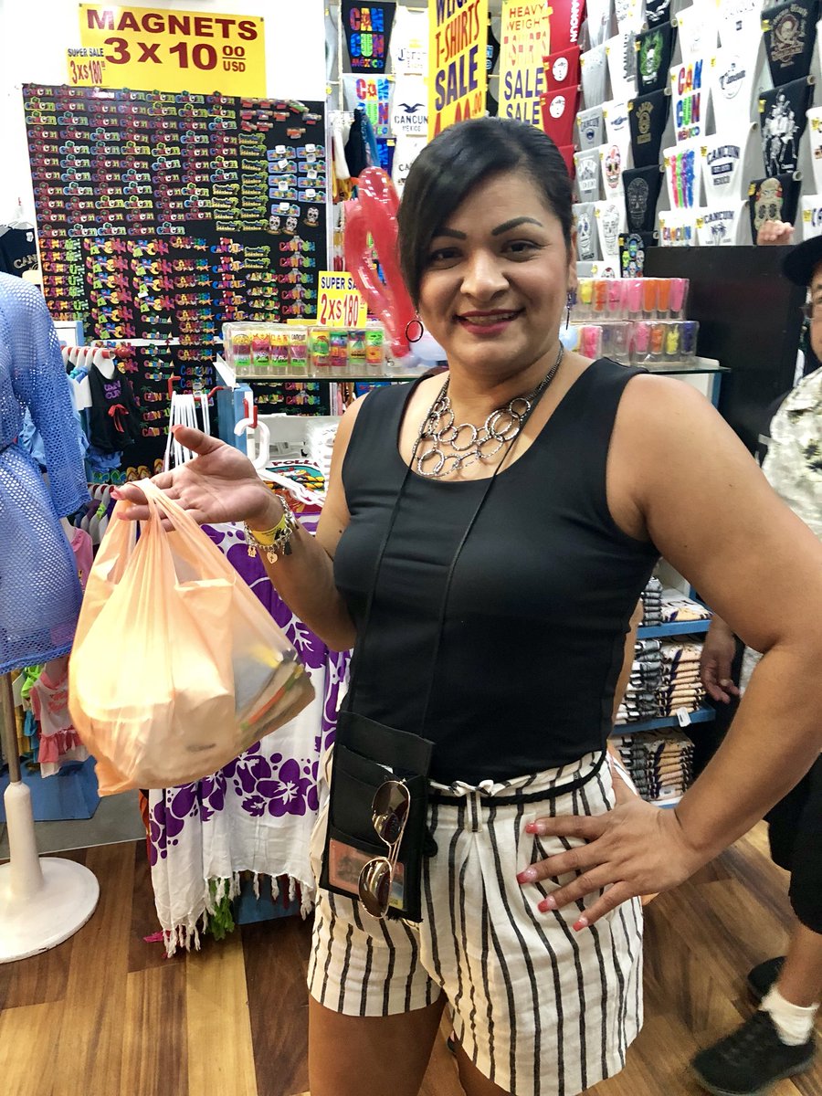 Mayra094's tweet photo. #lobosummerselfie #shoppingselfie https://t.co/OKPBqa1Z1B