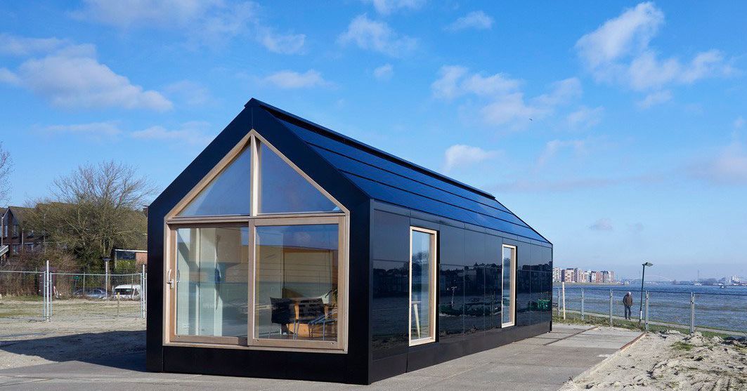 Curbed's tweet photo. This modular prefab home is powered by the sun. https://t.co/8CDmmRjlHh https://t.co/qEnEm6yg2D