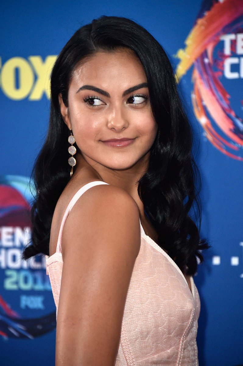 WarnerChannelBR's tweet photo. ATUALIZANDO: EU AMO 3 MULHERES. #TEENCHOICEWARNER #RIVERDALE https://t.co/m6zCGj5oER