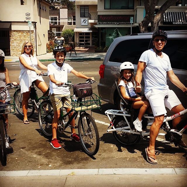 SDFlyRides's tweet photo. This is one Superfly family on a Saturday cruise together in San Diego! So rad to see entire families cruising together on an ebike fleet😀 #ridesofly #sdflyrides #flyrides #lajolla #sandiego •
•
•
•
#laflyrides #flyridesusa #electricbike #ebiketour #cali #socal https://t.co/Wby72AzhVK